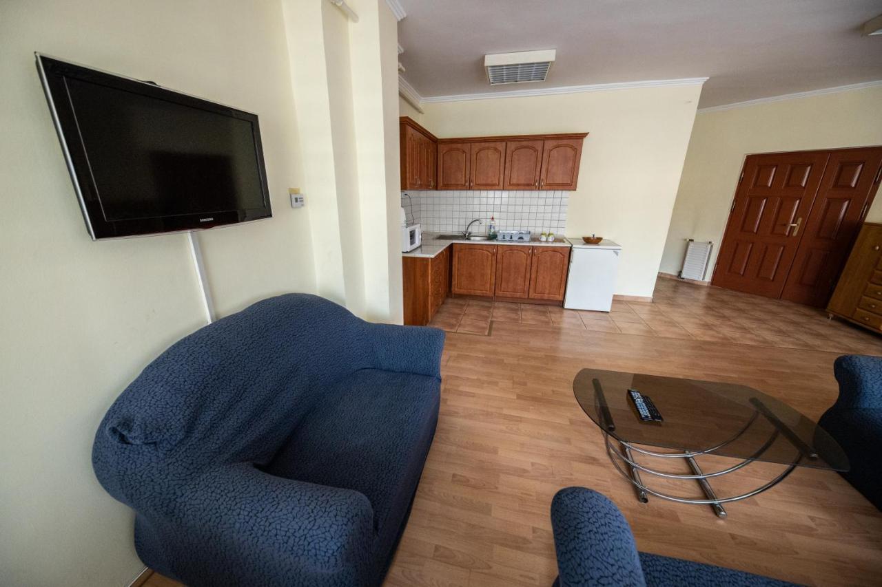 Апартаменты Elit Apartman Дебрецен Экстерьер фото