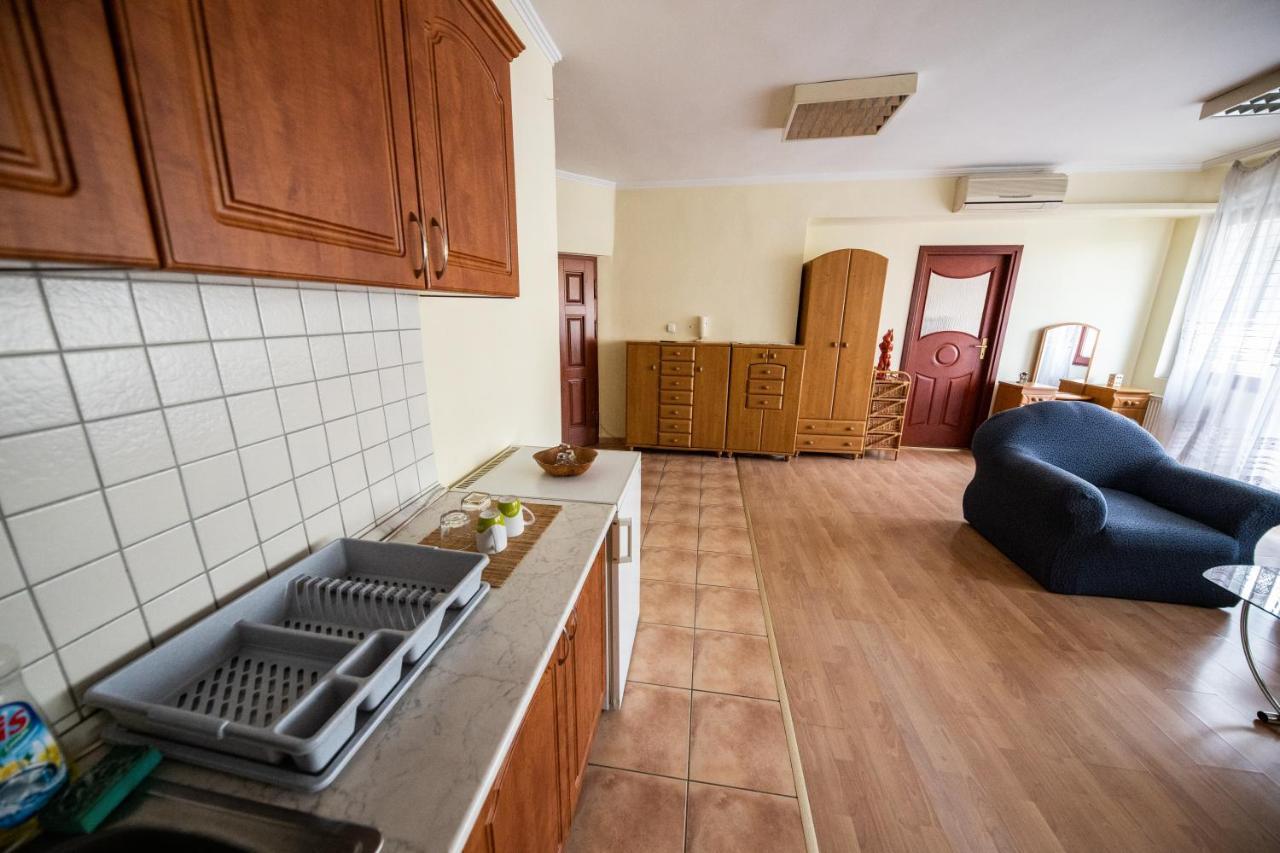 Апартаменты Elit Apartman Дебрецен Экстерьер фото